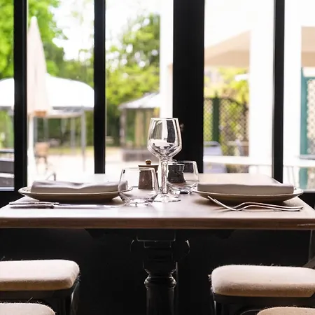 Hotel Les Demeures De Varennes, Bw Signature Collection 4*