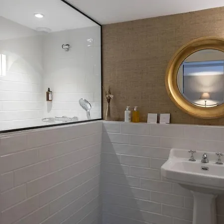 Les Demeures De Varennes, Bw Signature Collection 4*