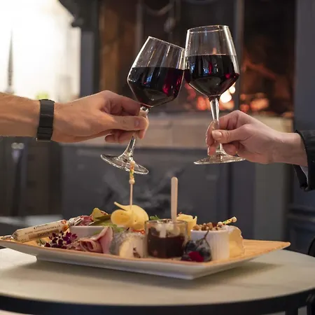 Les Demeures De Varennes, Bw Signature Collection 4*