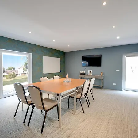 Les Demeures De Varennes, Bw Signature Collection 4*